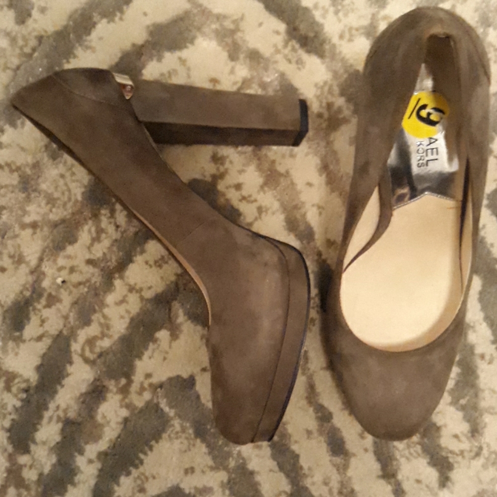 Michael Kors - Picture 2 of 2